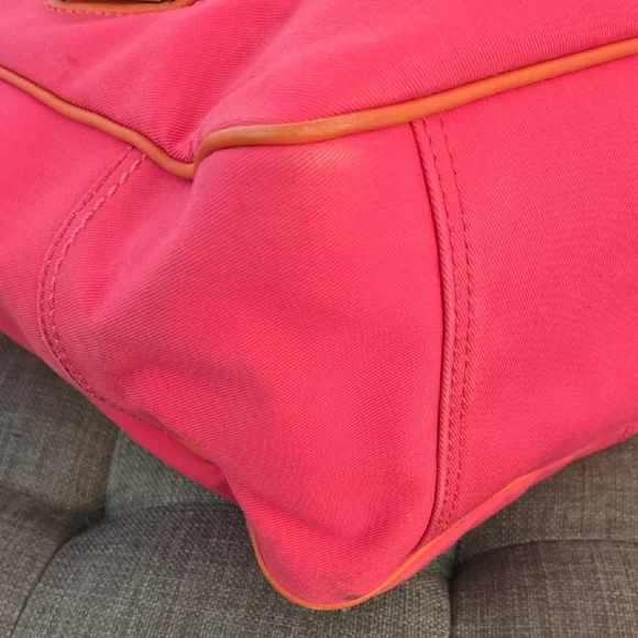 Vibrant Pink and Orange Tote Bag with Spacious Interior and Durable Material - Picture 8 of 14